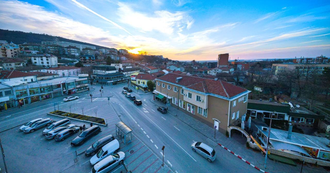 Пансион - Димитър Хадживасилев Svishtov Exterior photo